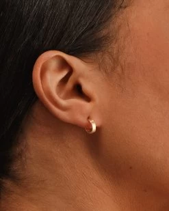 Lill Huggie Hoops -Gldn Shop 10mmHuggieHoops 2 min