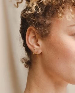 Telkes Huggie Hoops 18 Telkes Huggie Hoops -Gldn Shop 2020 12 Zoe GLDN 3641