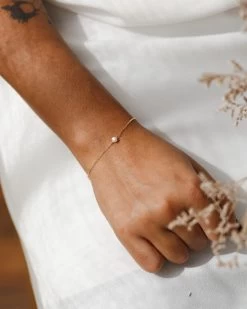 Essential Pearl Set -Gldn Shop 2021 pearl earrings gldn 8213 min 7e4cabe9 b334 4c9a 9876 a164c6d44acc