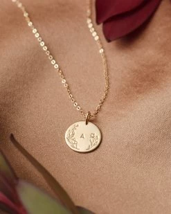 Floral Frame Necklace -Gldn Shop 2022 gldn 13093