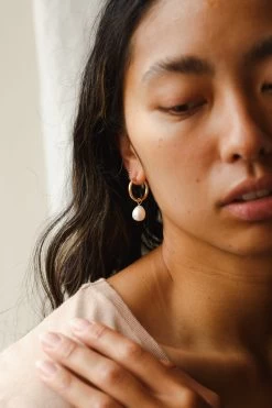 Kana Earrings 17 Kana Earrings -Gldn Shop 2022 gldn hoops 11216 min