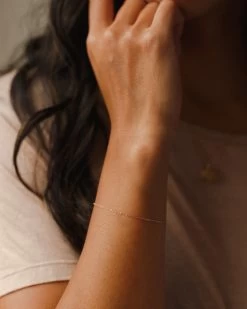 Solid Gold Dainty Chain Bracelet -Gldn Shop 2022 gldn hoops 11588