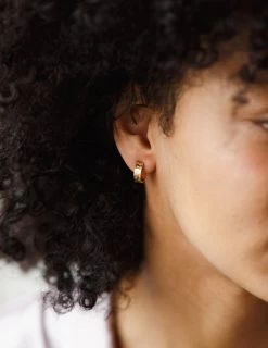 Mini Wildflower Hoops -Gldn Shop 2023 flora model II 16993