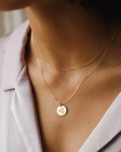 Liquid Gold Chain -Gldn Shop 2023 flora model II 17033 Edit