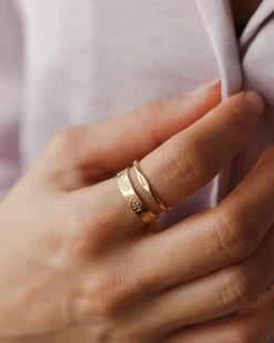 Floral Micro Signet -Gldn Shop 2023 flora model II 17041