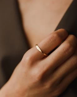 Floral Slim Signet -Gldn Shop 2023 gldn flora 16574