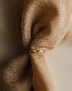 Grace White Sapphire Ring -Gldn Shop 2024 DIAMOND product 6561 bb977c18 b92f 409d 8177 2729d3460267