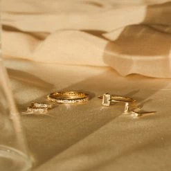 Sylvia White Sapphire Ring -Gldn Shop 2024 DIAMOND product 6652 min 1