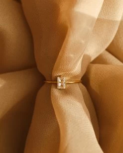 Sylvia White Sapphire Ring -Gldn Shop 2024 DIAMOND product 6675