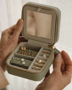 Signature Jewelry Case -Gldn Shop 2024 mothersday gldn 8938 a47fab50 19df 4171 b4ba cc6eb73b3f30