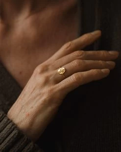 Flora Ring -Gldn Shop 2024 mothersday gldn 9057 min 23d67cd5 b934 41d6 b2ac c4579ae912e7