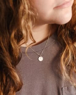 Curve Necklace -Gldn Shop CurveFemaleFormNecklace 3