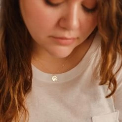 Curve Necklace -Gldn Shop CurveFemaleFormNecklace 4