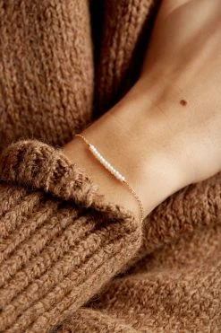 Maia Gemstone Bracelet -Gldn Shop DaintyGemstoneRowBracelet 5