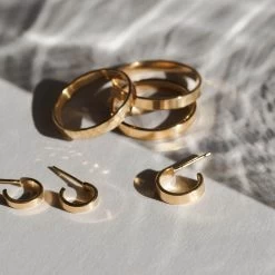 Lill Huggie Hoops -Gldn Shop GoldHuggieHoops 3