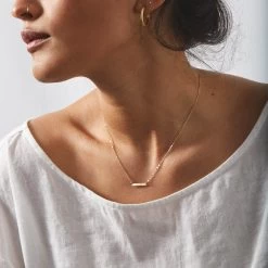 Kahlo Necklace -Gldn Shop KahloTinyBarNecklace PLPHover