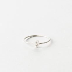 Kiki Oval Ring -Gldn Shop KikiDaintyInitialRing SterlingSilver PDPMain
