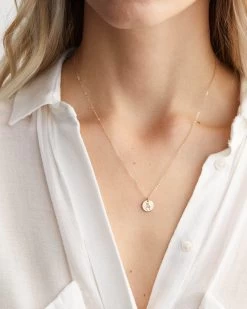 Peace Necklace -Gldn Shop PeaceHandGesturesNecklace 2