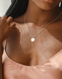 Floral Frame Necklace -Gldn Shop Rectangle106 min 1e6731f9 567d 4ae7 9f89 fd838b533b9d