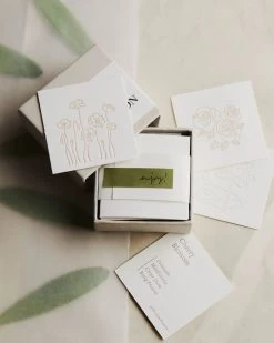 Small Flora Necklace -Gldn Shop SmallFlowerCirclePendantNecklace 5