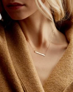 Getty Necklace -Gldn Shop SmallNameBarNecklace PLPHover