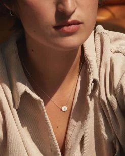 Hand Gestures Link Necklace -Gldn Shop SuspendedHandGesturesNecklaces PLPHover