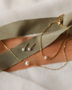 Solid Gold Essential Pearl Set -Gldn Shop aura row gldn 4653 Edit 7a4c9e85 9aa7 41f9 898d a330f61b4e14