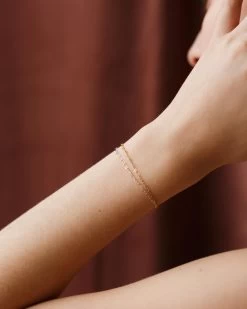 Dainty Heart Bracelet -Gldn Shop ennegram vday 5159