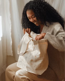 Signature GLDN Tote Bag -Gldn Shop gldn tote model 2 min