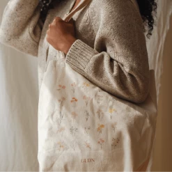 Signature GLDN Tote Bag -Gldn Shop gldn tote model min 1