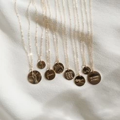 Embrace Necklace -Gldn Shop la femme gldn 3003 Edit aa41e829 d2d7 4769 92e5 e39f7a757b57