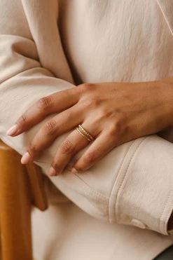 Clara Ring -Gldn Shop model 10606 29c54d81 1122 45d9 959e 75da1550aa06