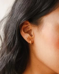 Clara Hoops -Gldn Shop model earings 10324