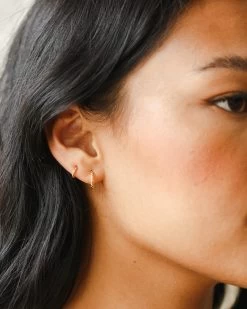 Clara Hoops -Gldn Shop model earings 10338