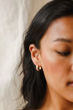 Mildred Hoops -Gldn Shop model earring 10460