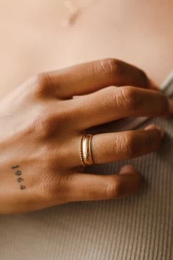 Milly Band -Gldn Shop model ring 10451