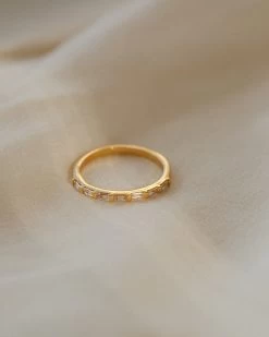 Deco White Sapphire Ring -Gldn Shop ring GLD 8205